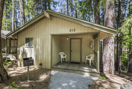 Northern Queen Inn - Cabin