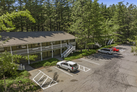 Northern Queen Inn - Exterior