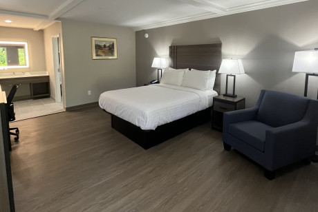 Northern Queen Inn - Deluxe Queen