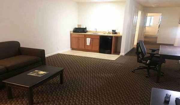 Deluxe Suite, 1 King Bed, Refrigerator & Microwave
